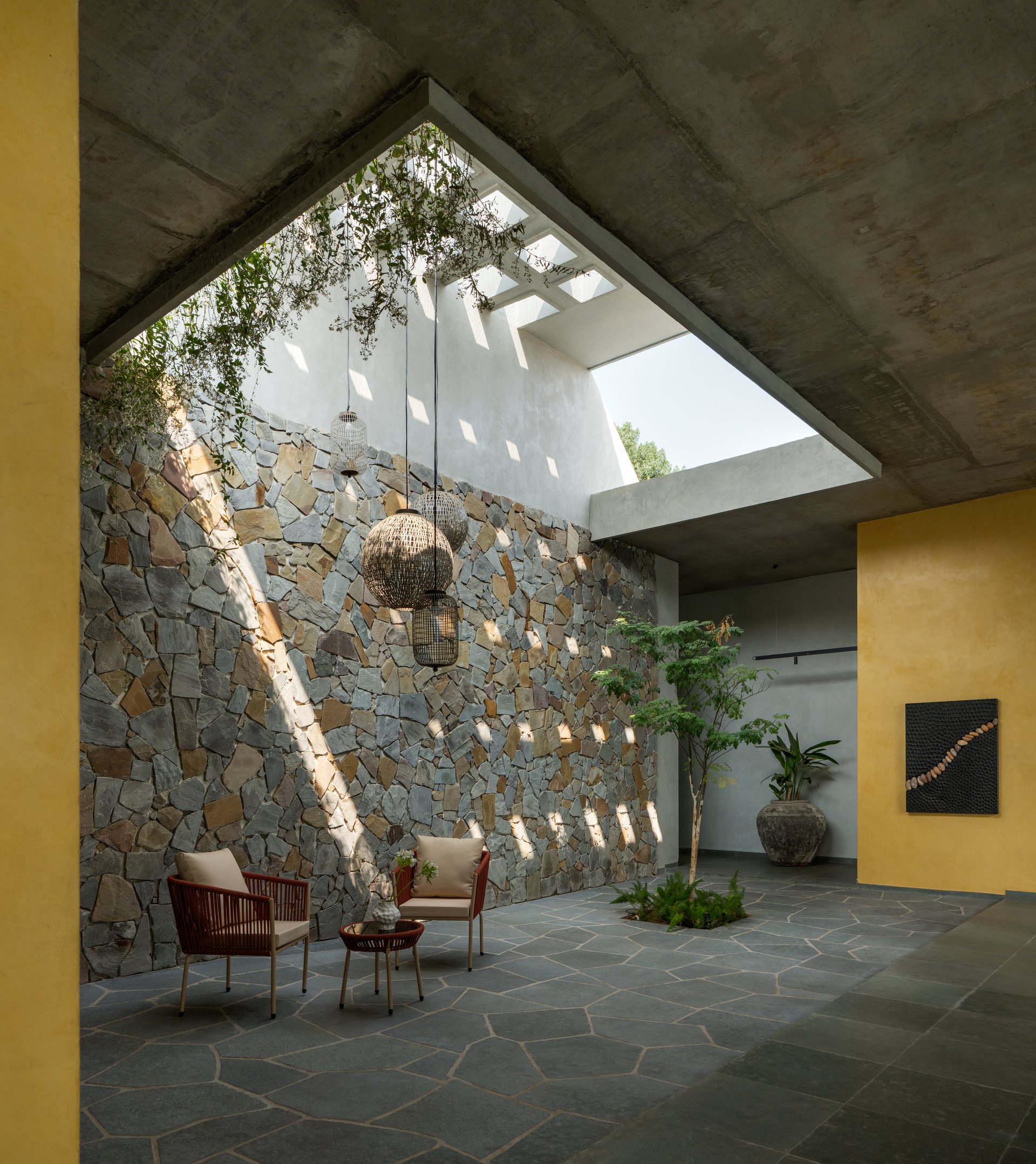 Courtyard space with a square cutout in the ceiling